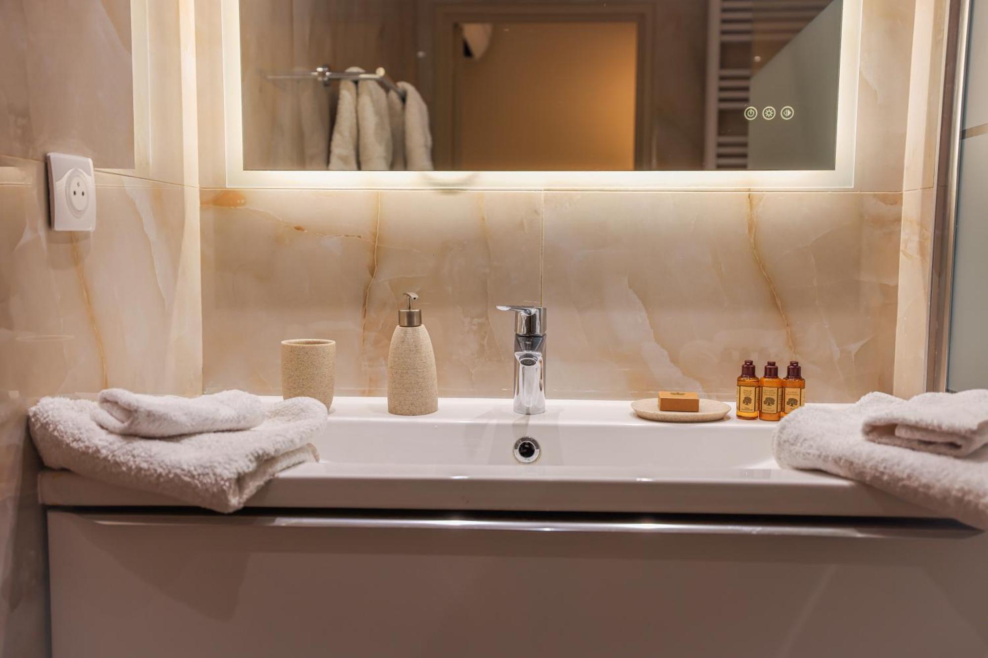 Azurappart Brilliant 2room, Massena